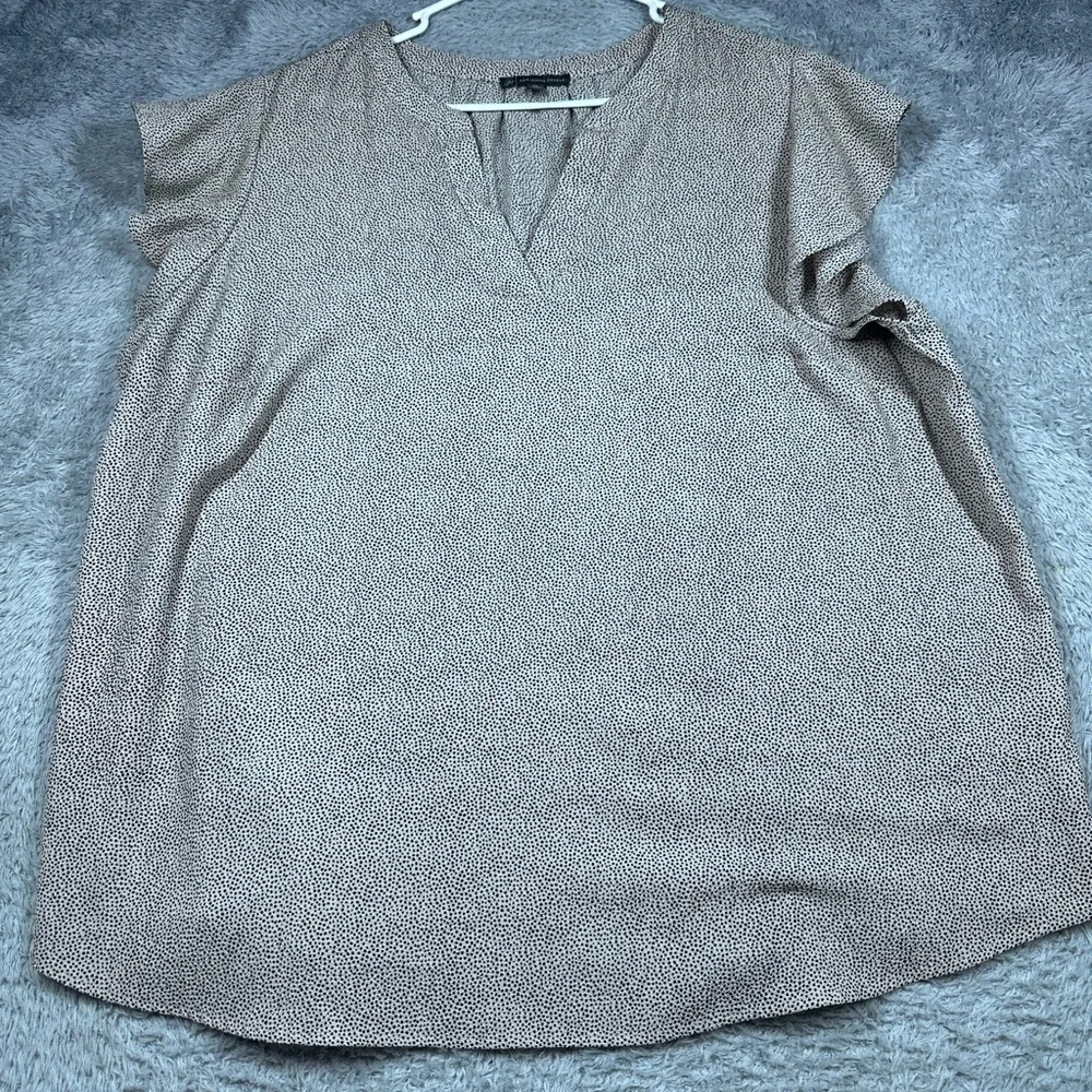 Women's V-Neck Top - polka‎ dot